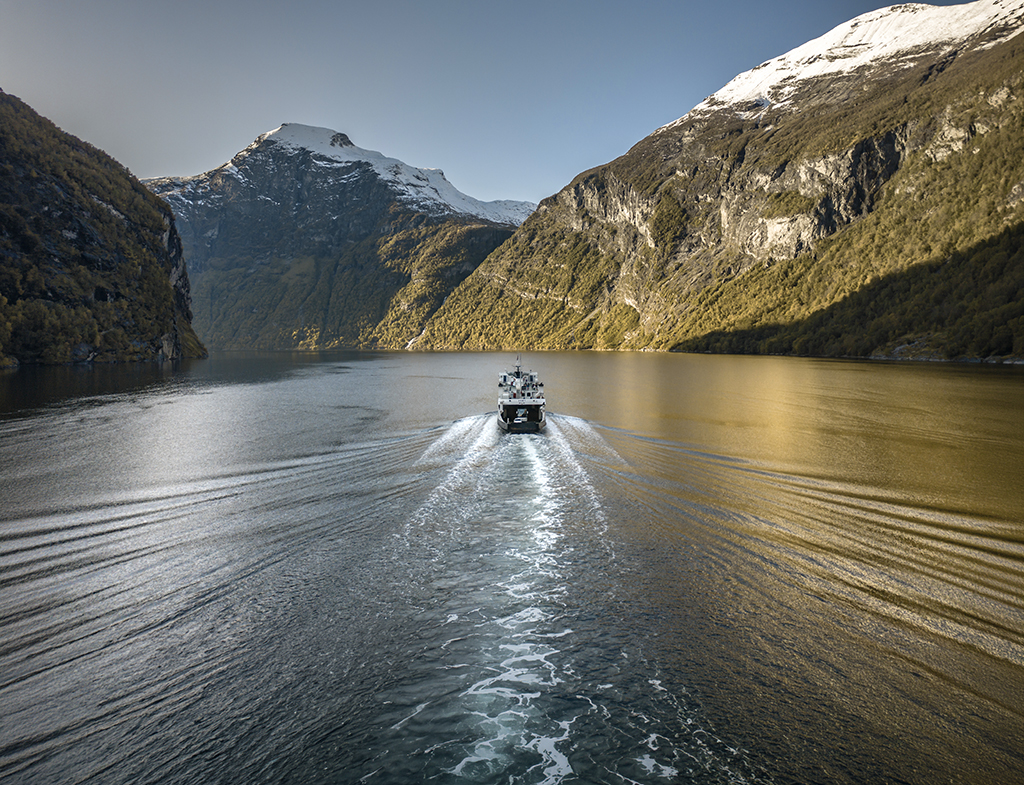 Mountain Lake Ferry 1182904397 Web